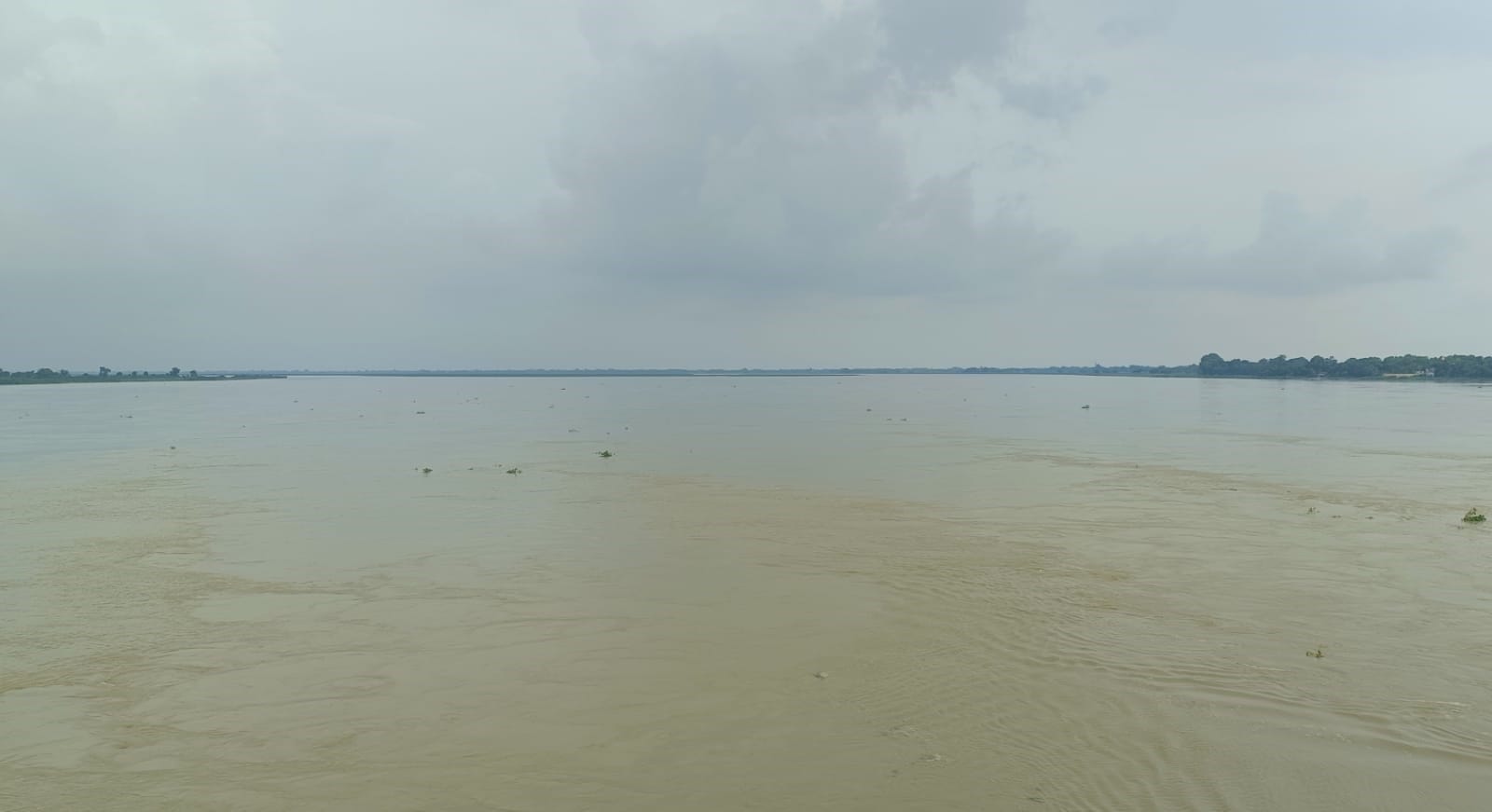  जलस्तर बढ़ने के बाद सरयू नदी का नजारा। संवाद