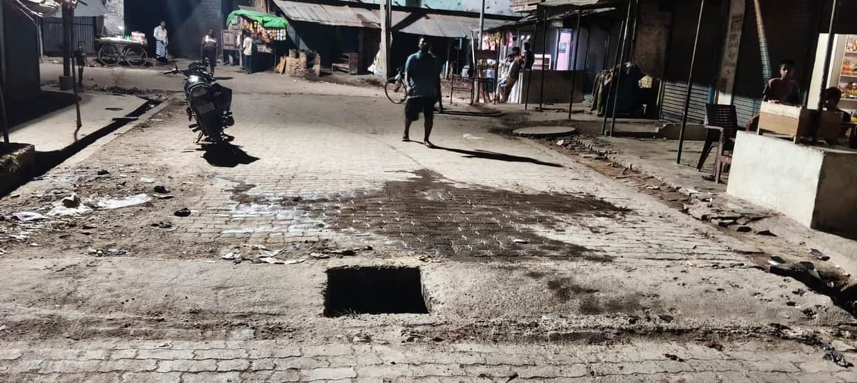 Passersby are getting injured due to potholes in the market.