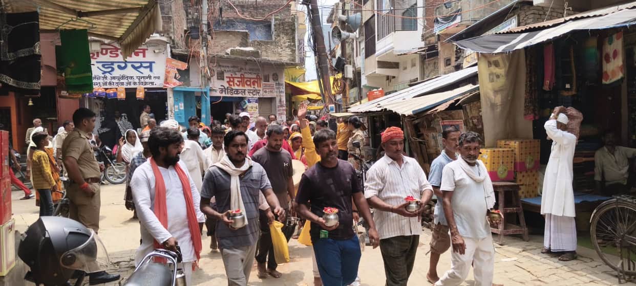 Amidst chants, devotees offered prayers at seven sites.