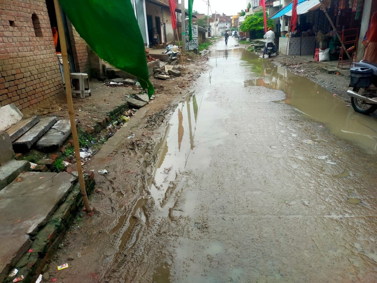 Waterlogging on Mansurabad-Sitakund Road commuting difficult