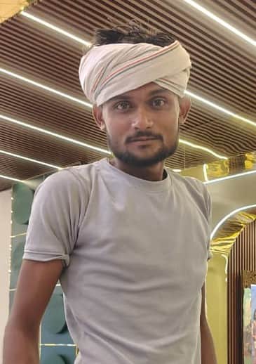 Guddu had gone to Indiramil Square to get a haircut.