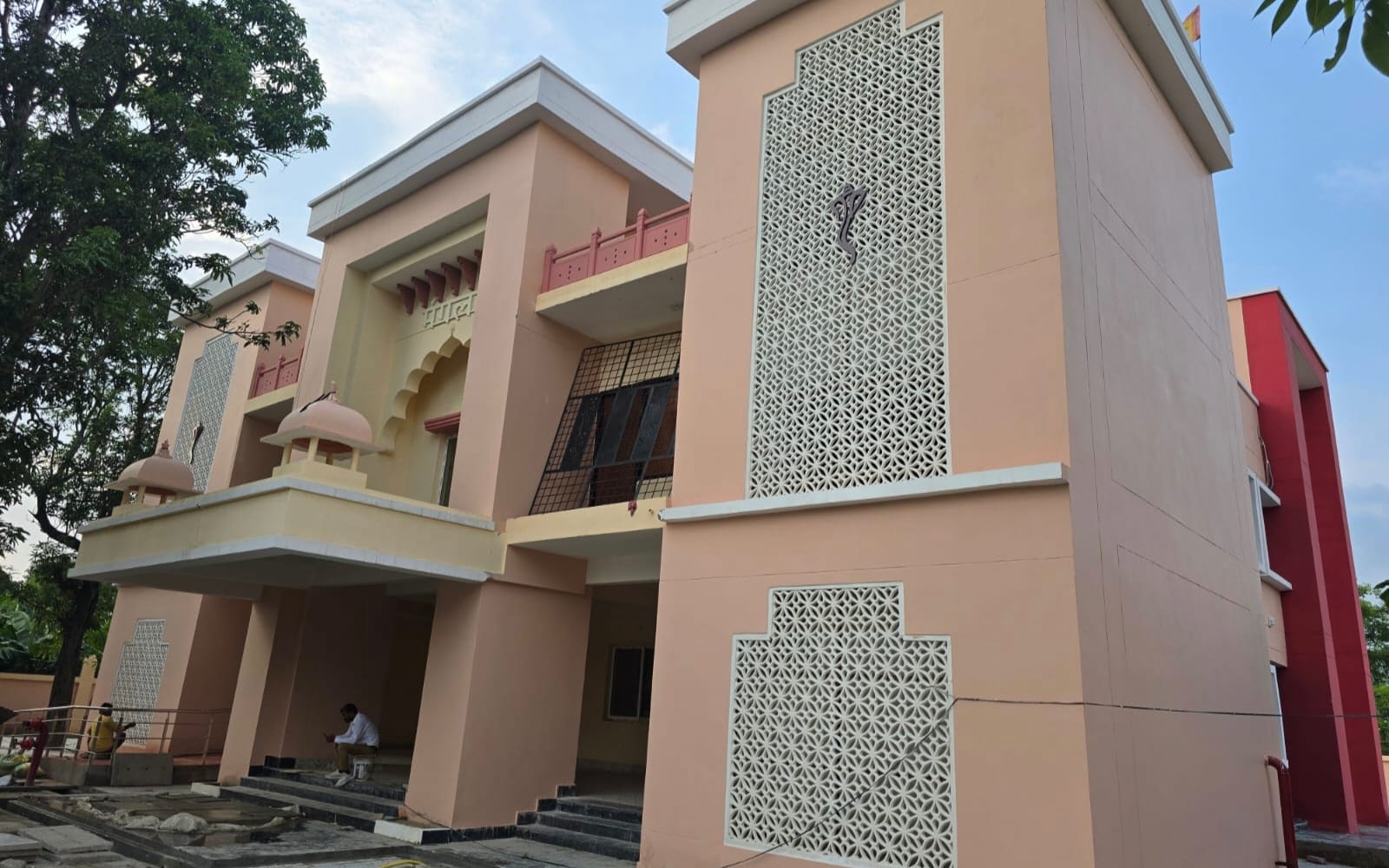 निघासन में नगर पंचायत की ओर से बनाया गया बारातघर। संवाद