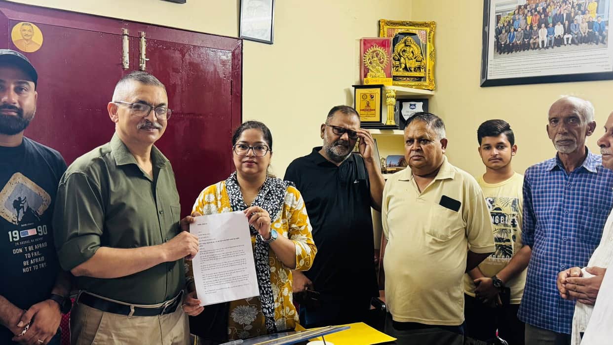 samina khan meet to mla solanki