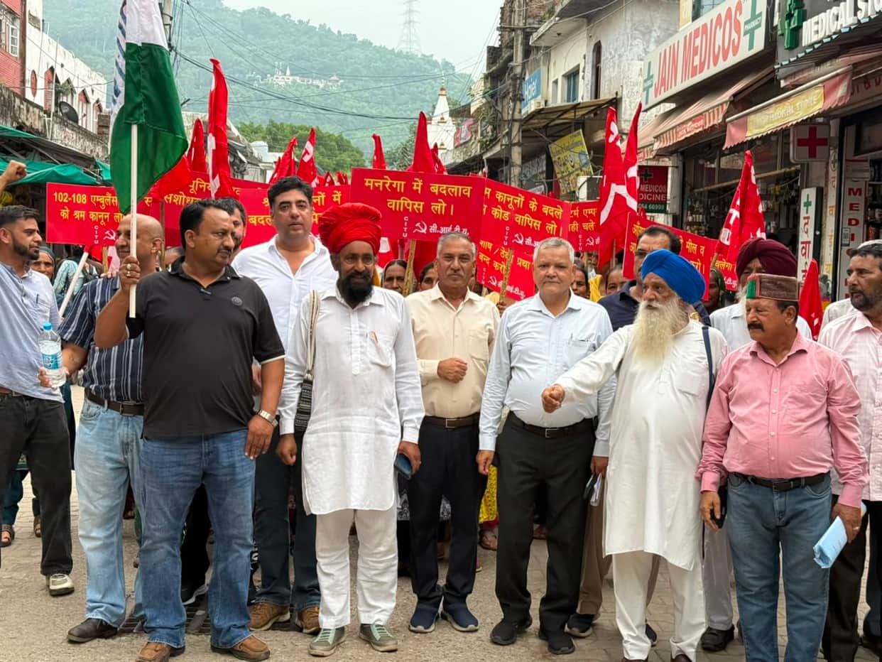 Massive protest in Nalagarh over farmers' and workers' demands.