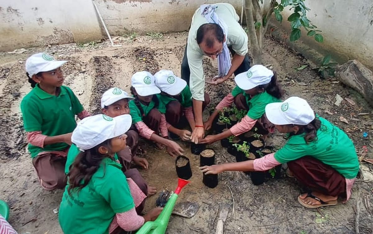 Amethi News: किताबों से इतर बच्चे सीखेंगे हुनर