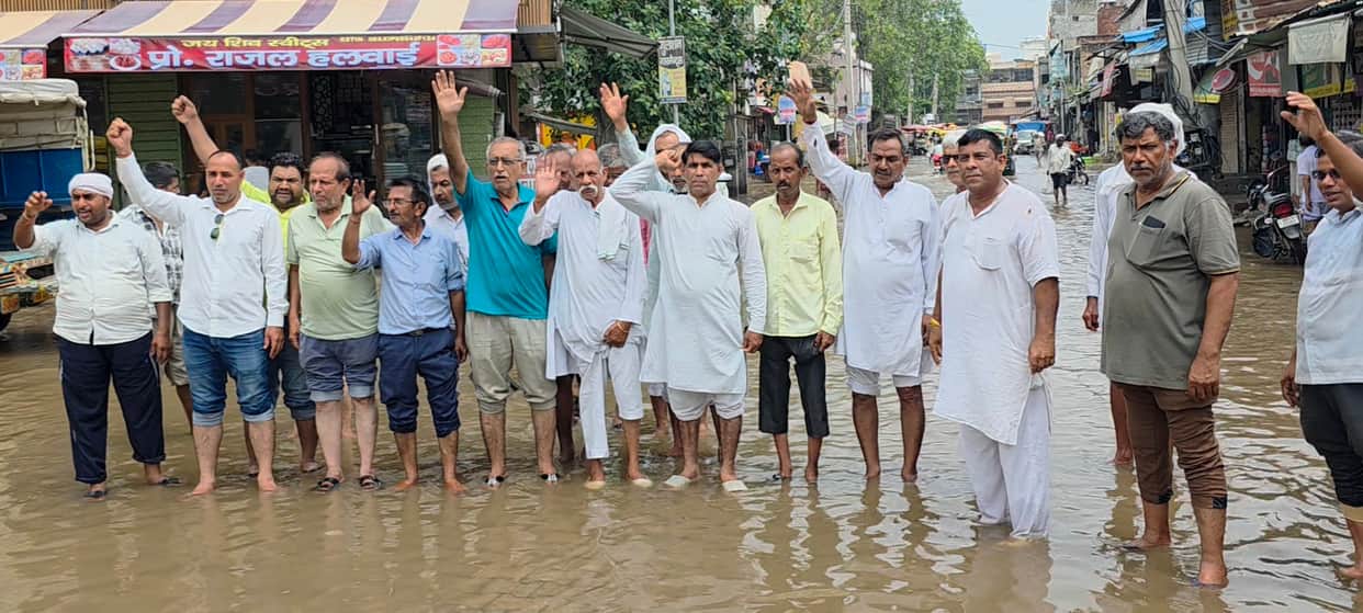Anger among traders due to contaminated waterlogging