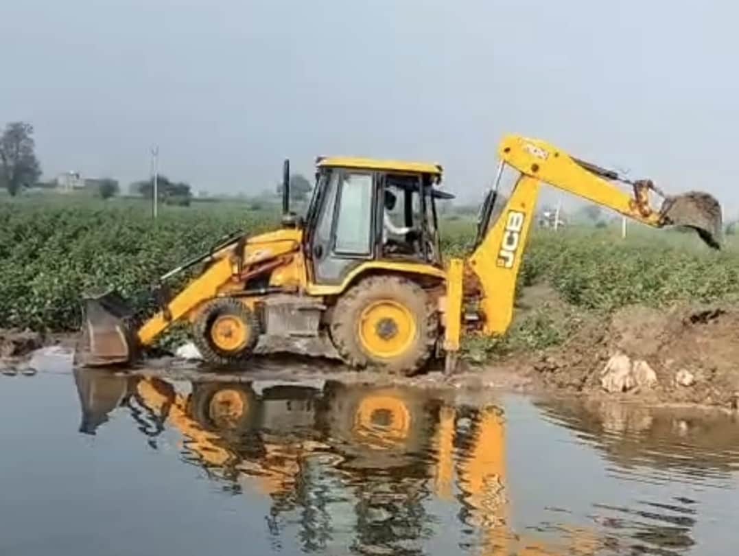 Drain breached due to overflow near Sagwan; crops submerged.