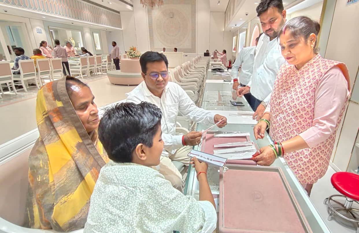 The knot of inflation in the Rakhi thread