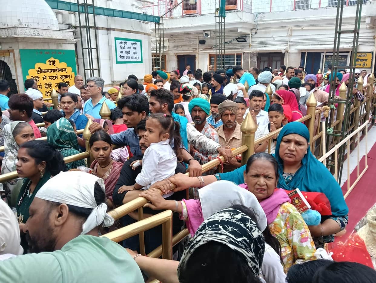 Even the rain could not deter faith; 35,000 devotees reached the shrine of Goddess Naina.