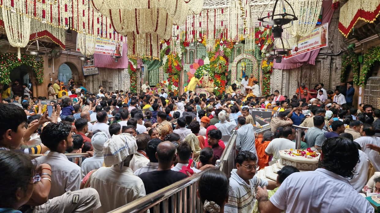 Devotees flocked to shower their affection on Banke Bihari