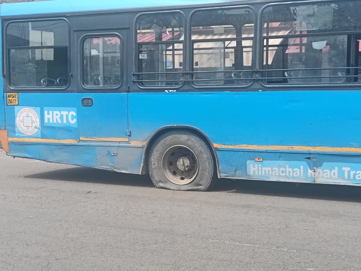 Una News: खस्ताहाल टायरों के सहारे यात्रियों की जिंदगी का सफर