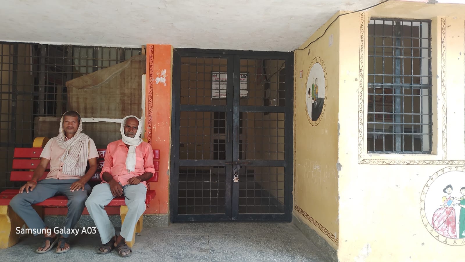 Patients returned disappointed after waiting two hours; the doctor did not arrive.