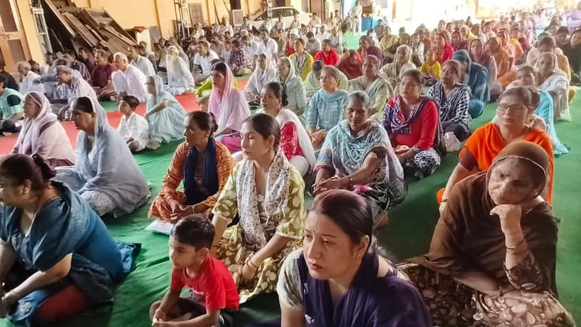 Devotees were told about the significance of devotion to the Guru