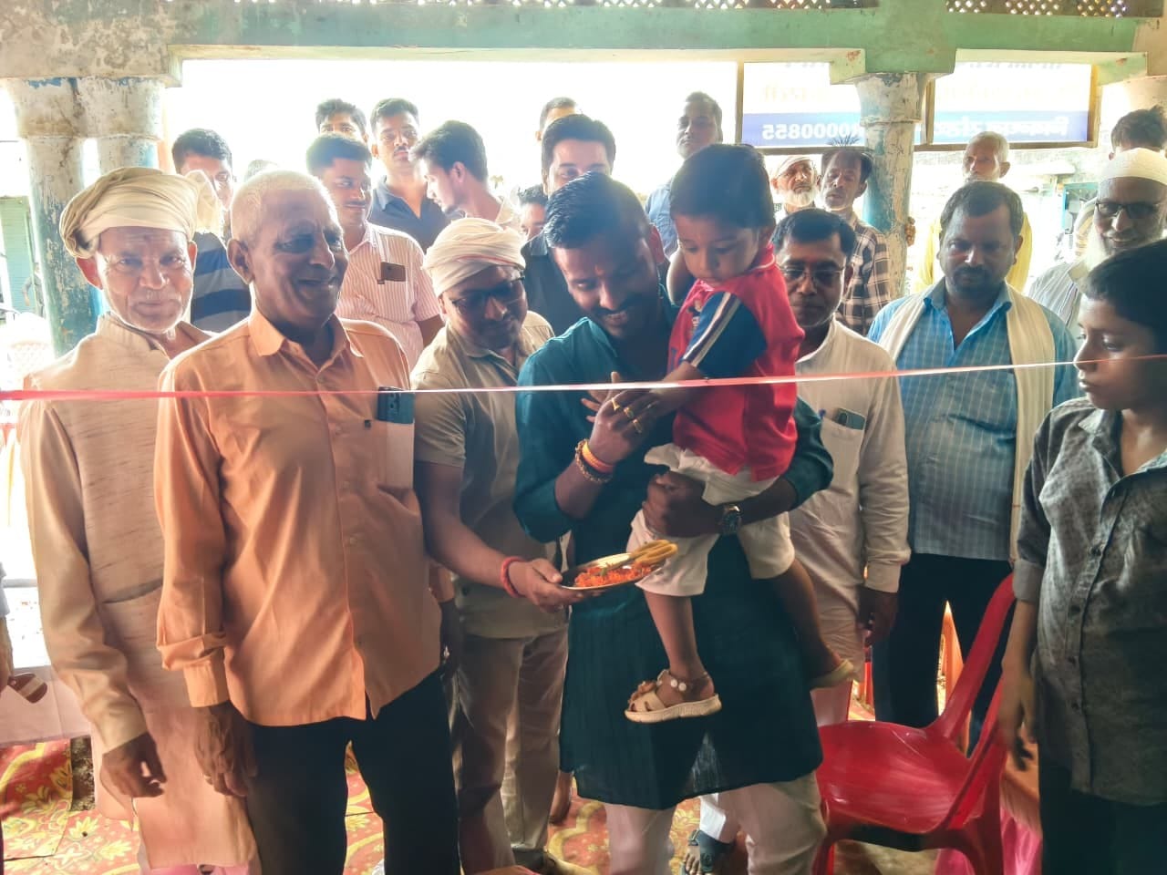 वीरपुर में सहकारी समिति का उद्धाटन करते विधायक प्रतिनिधि। 