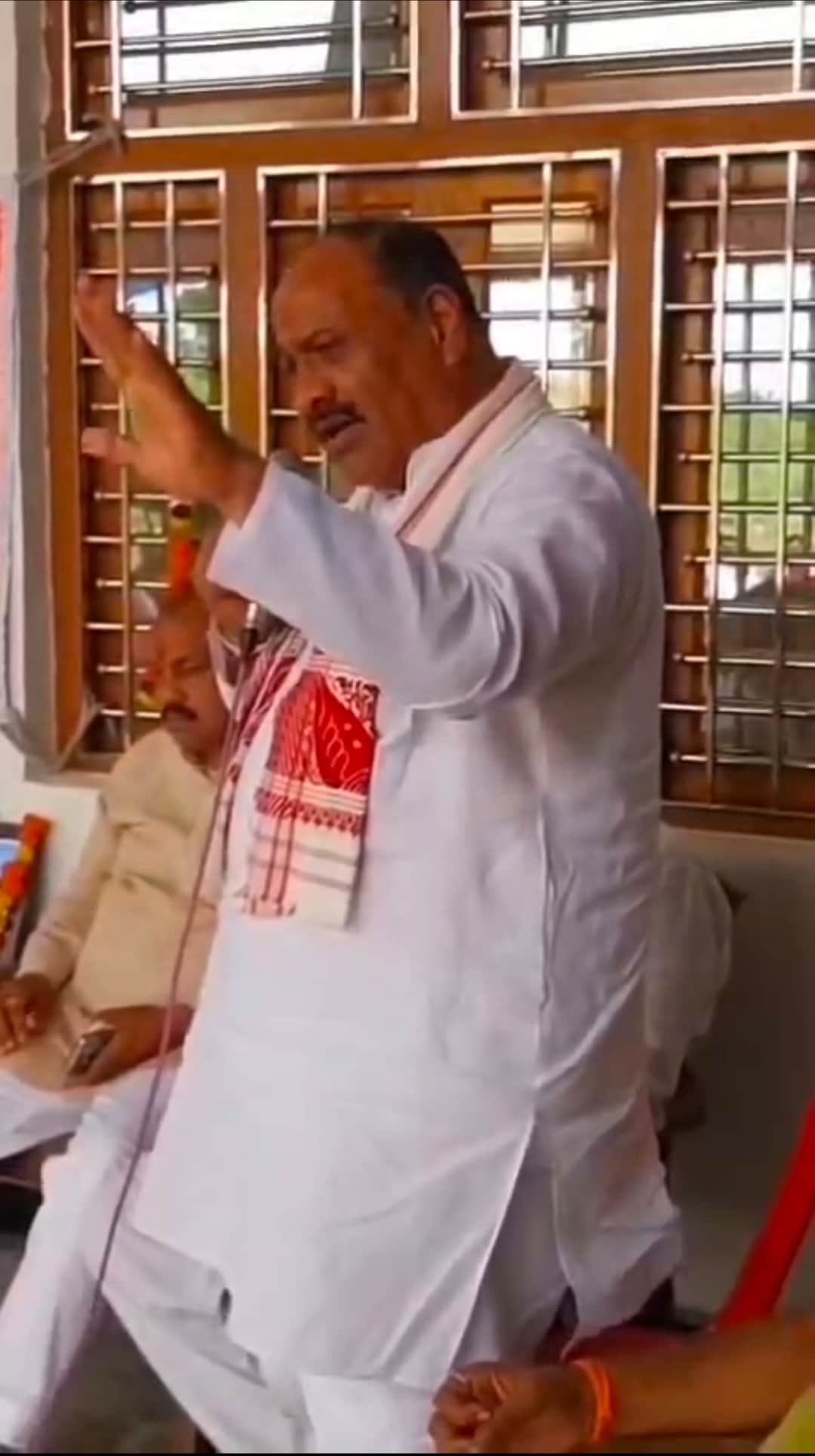 MLA Mahendra Yadav's statement, "Only one with 25,000 followers will become the Mandal President" goes viral