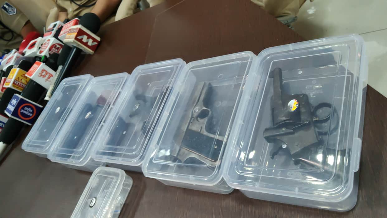 Plotting to show off at a birthday party, 4 miscreants arrested
