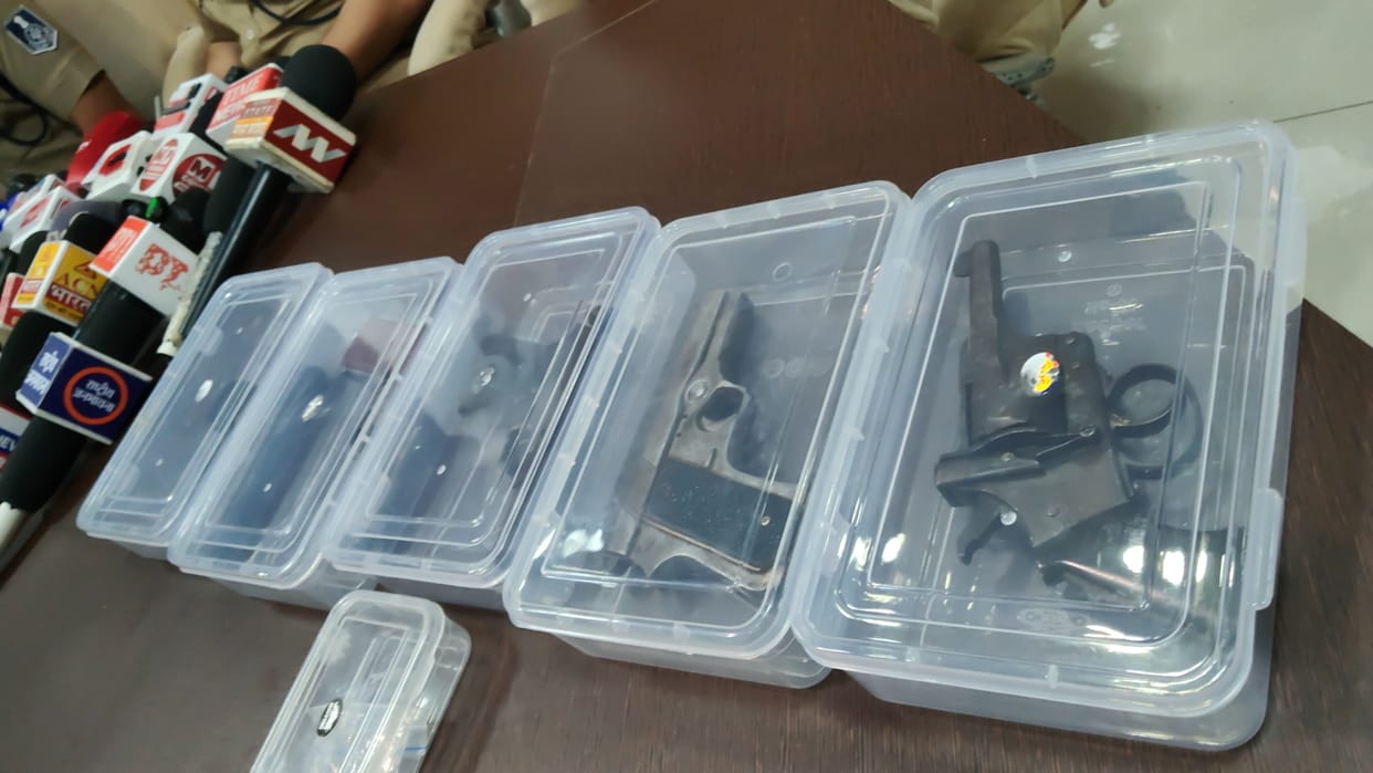Plotting to show off at a birthday party, 4 miscreants arrested