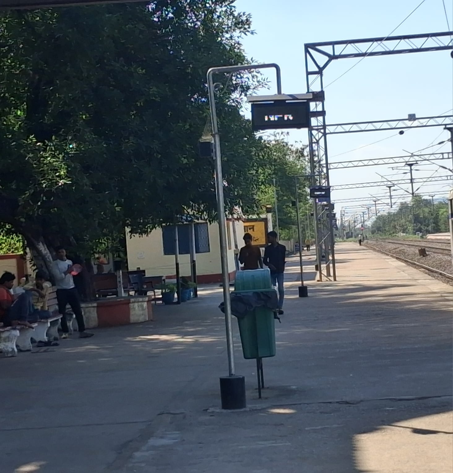 बभनान रेलवे स्टेशन पर लगा कोच गाइडेंस-संवाद