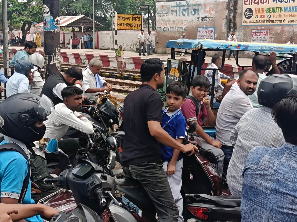 Administration stirred into action by student's initiative; brainstorming on traffic jam relief.