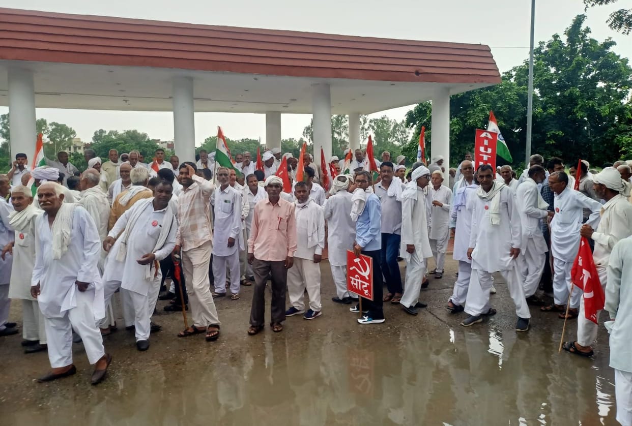 One thousand farmers courted arrest in support of the 'Fill the Jails' movement.