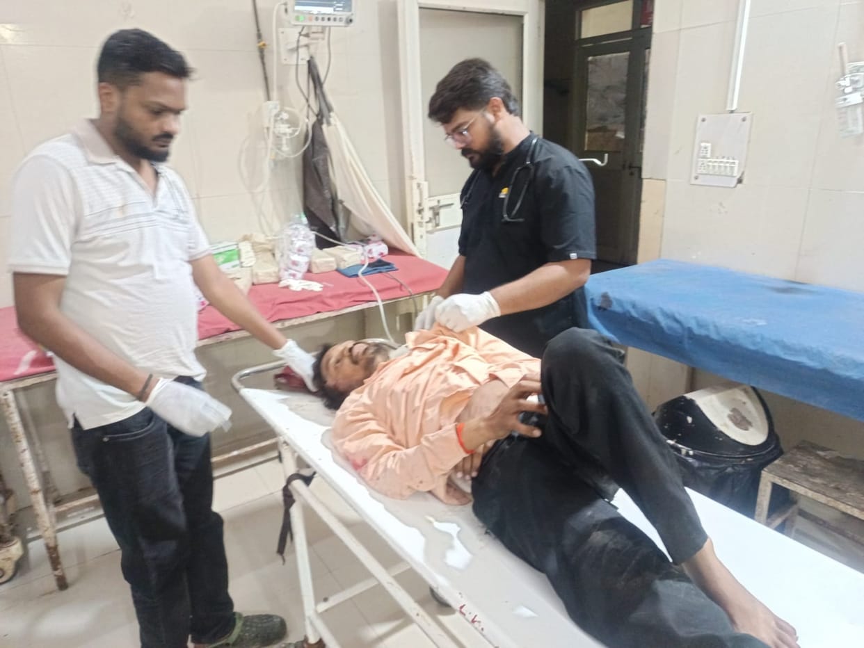 Father who came to pick up his daughter fell from the children's home's high balcony during a monkey attack.