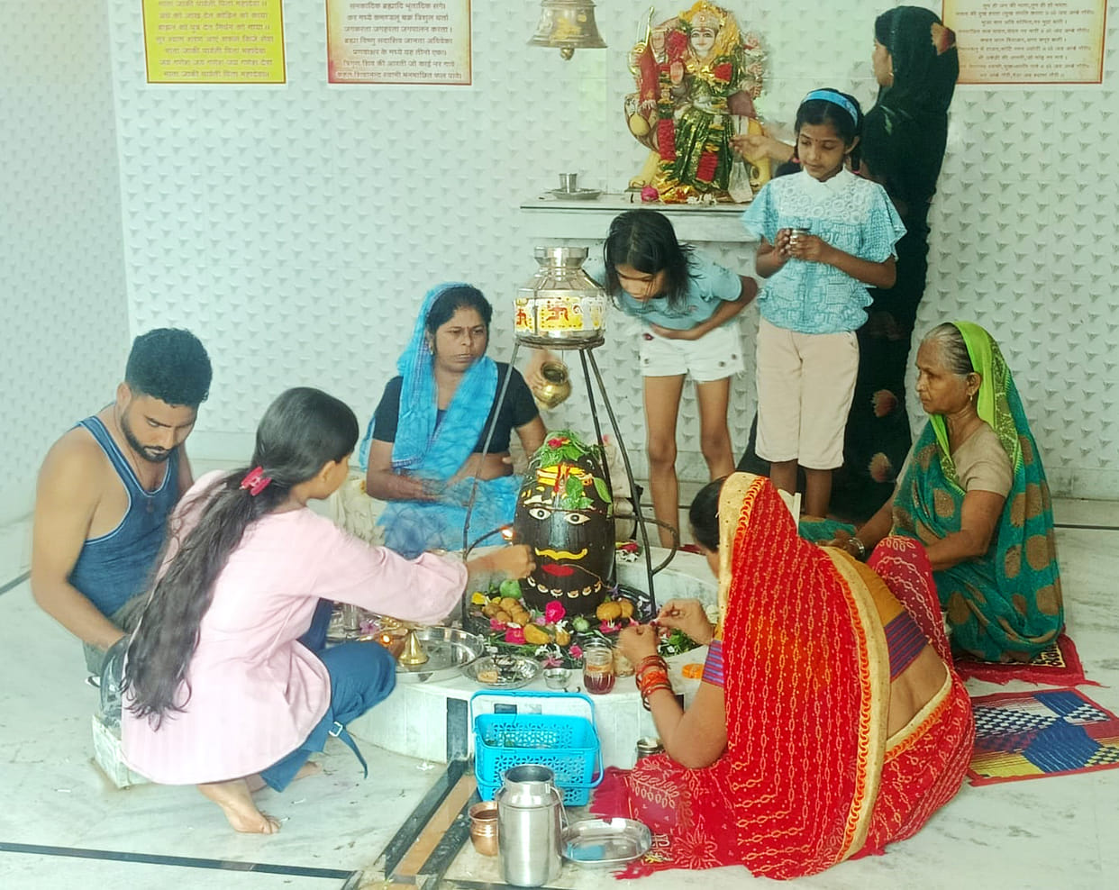 Chants of 'Har-Har Mahadev' echoed in the Shiva temples.