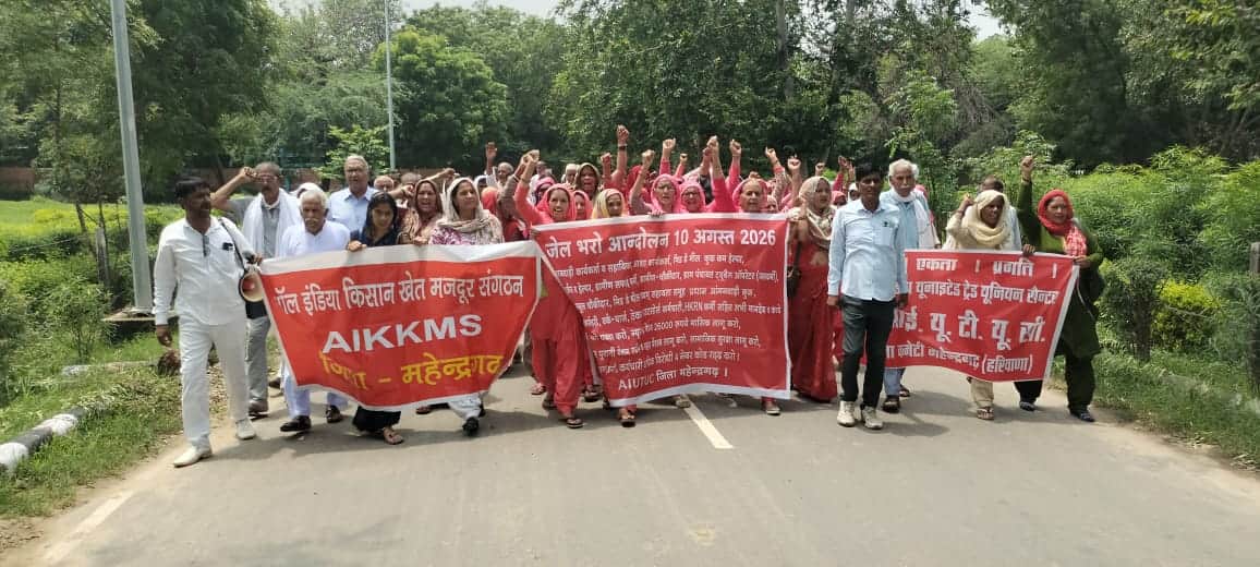 200 activists courted arrest during the 'Jail Bharo' (Fill the Jails) movement and staged a protest against the government.