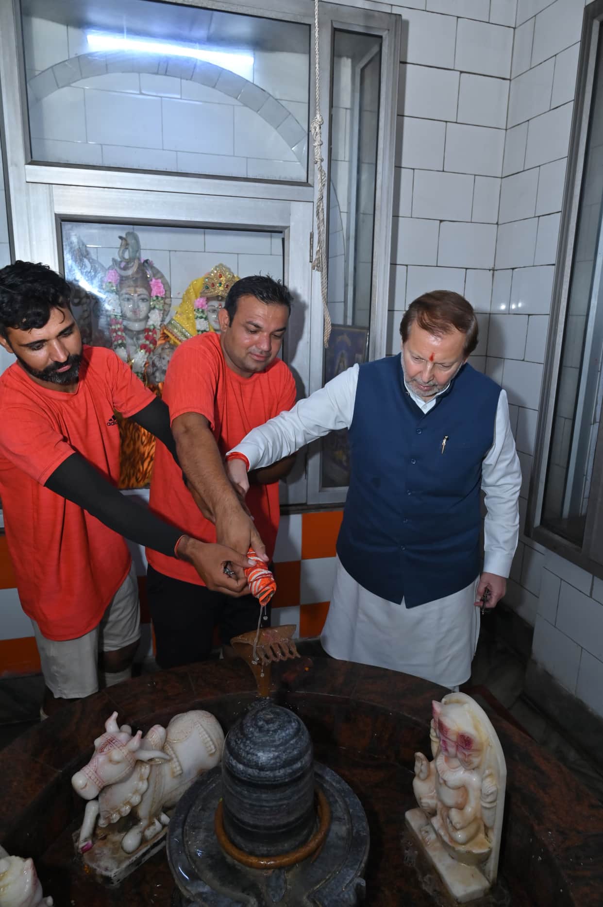 The atmosphere became filled with devotion amidst chants of 'Har-Har Mahadev