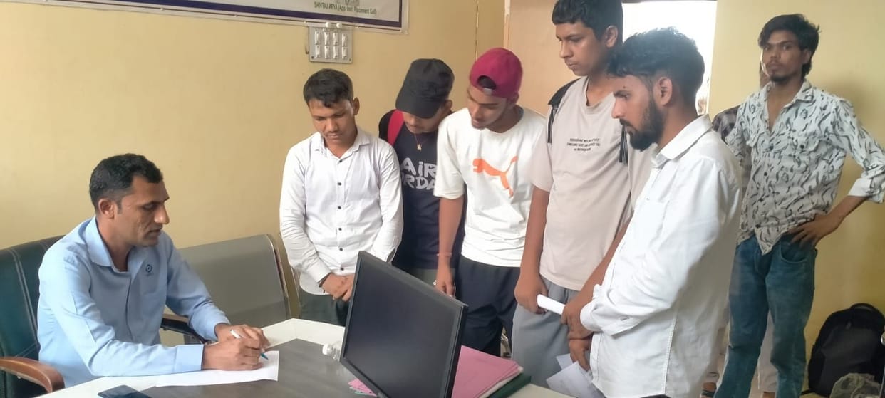 123 youths tried their luck at the apprenticeship fair; 64 were selected.