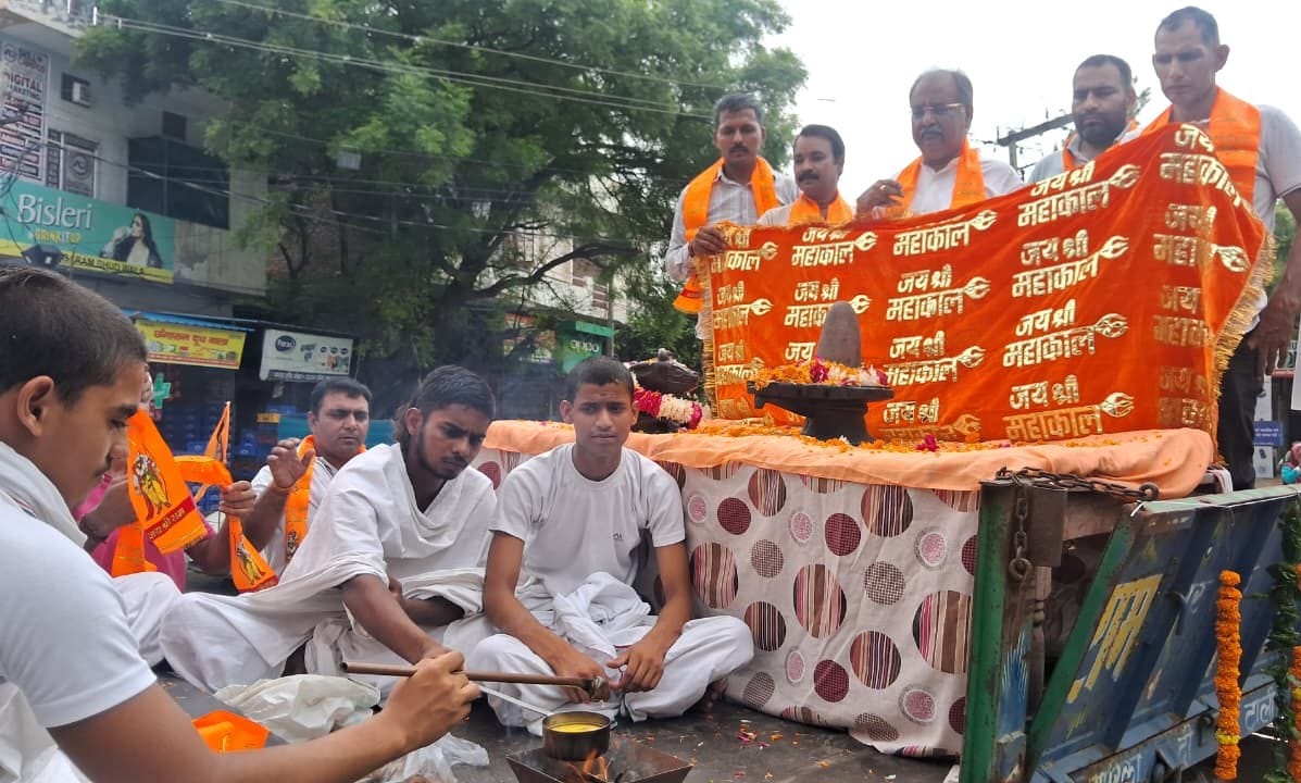 फोटो : सोनीपत के खरखौदा स्थित प्राचीन शिव मंदिर में नर्मदेश्वर शिवलिंग की स्थापना से पहले शोभा