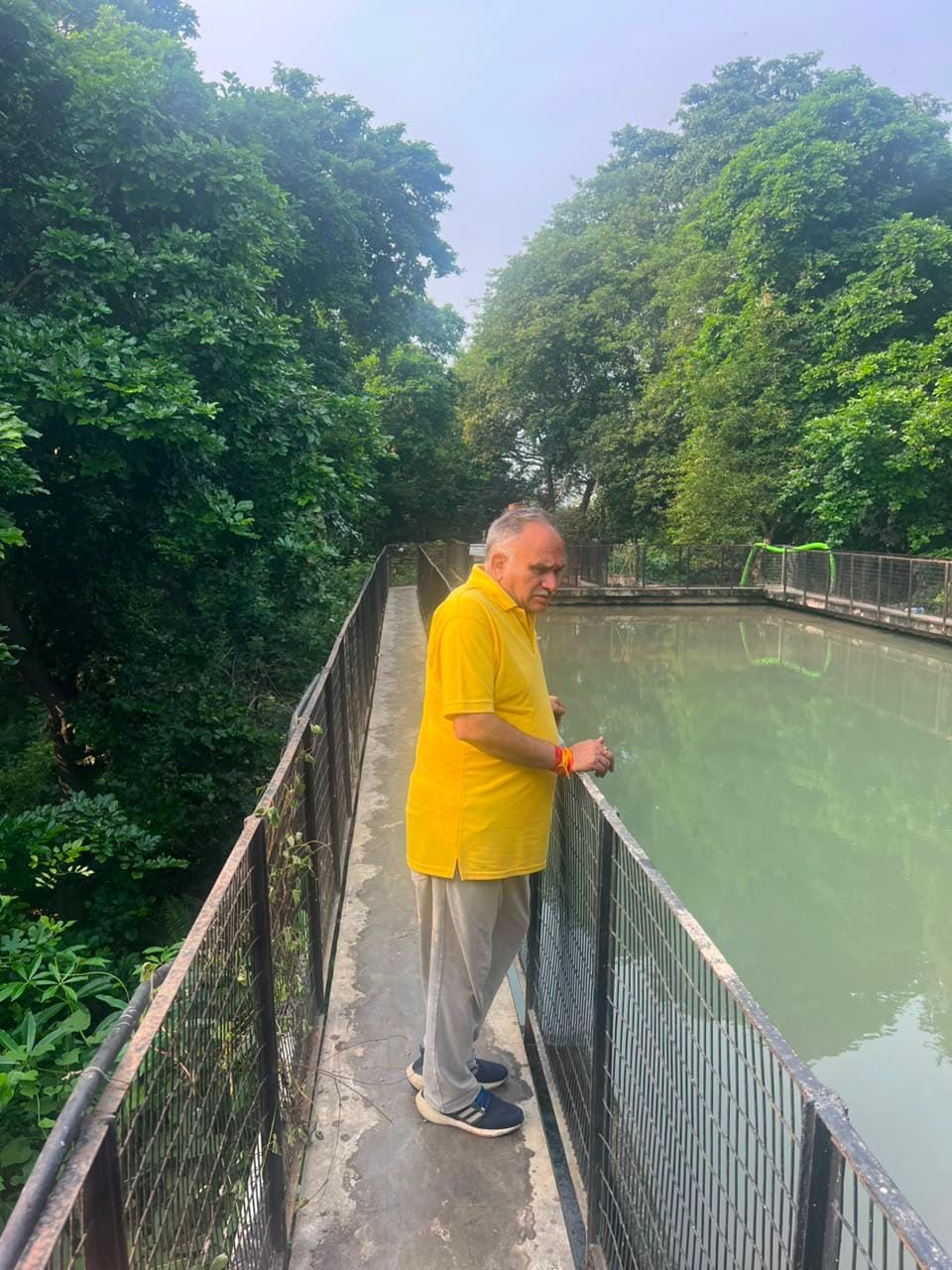 Mayor visits WTP following complaints about contaminated water; silt and soil found in tanks.