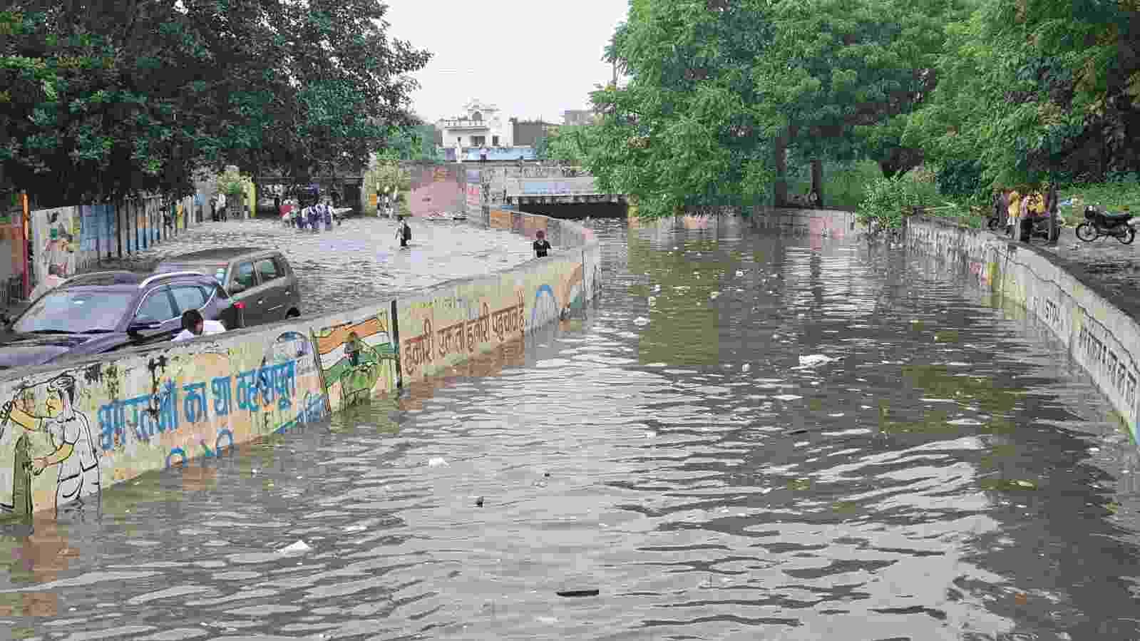 फोटो : सोनीपत के शनि मंदिर रेलवे अंडरब्रिज में 13 फुट तक भरा बारिश का पानी। संवाद