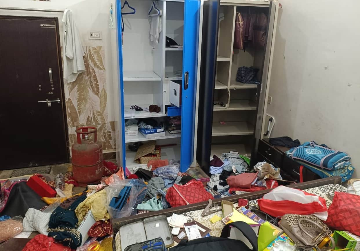 Family away in Bengaluru; thieves stole jewelry worth 20 lakh from the locked house