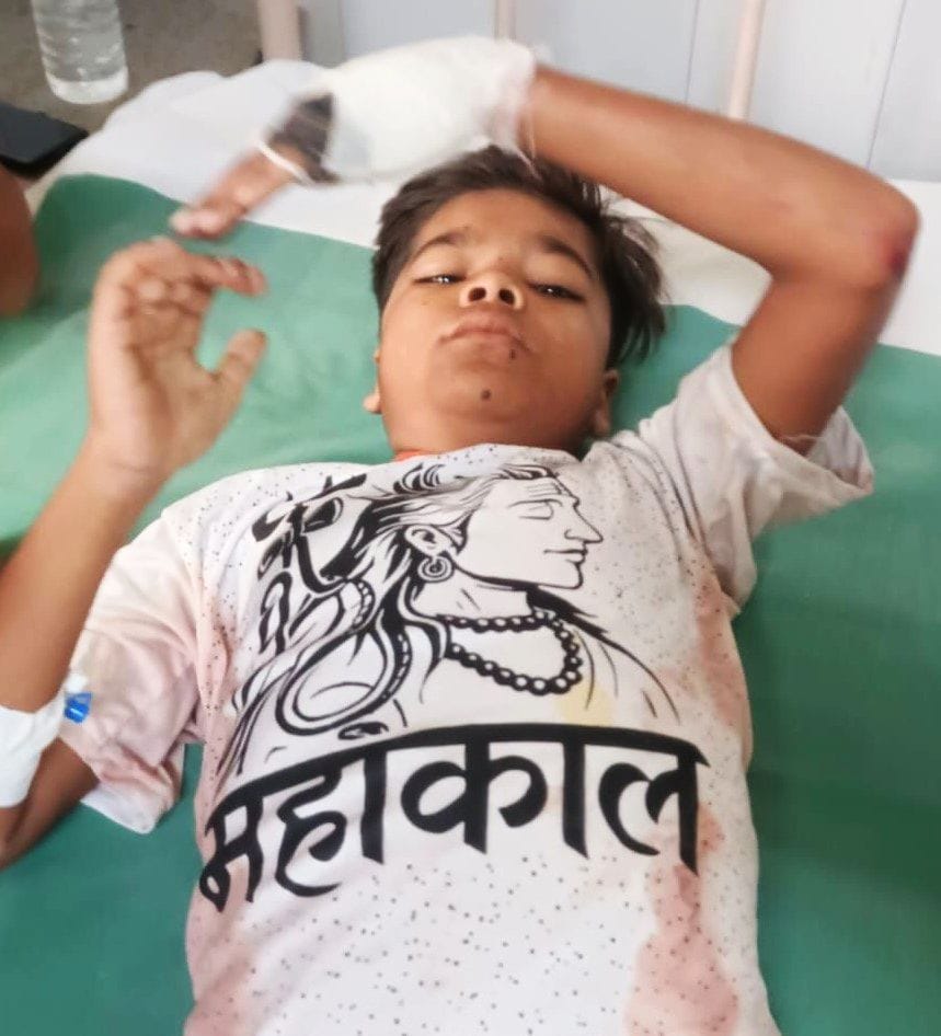 Kanwariyas injured in accidents; admitted to hospital.