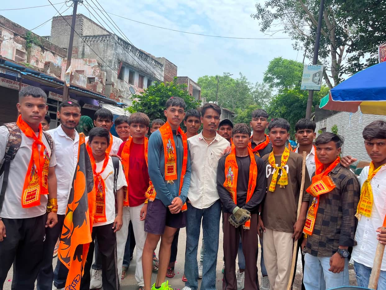 A *Dandavat* (prostration) and *Padyatra* (foot pilgrimage) were undertaken to the Hanuman temple.