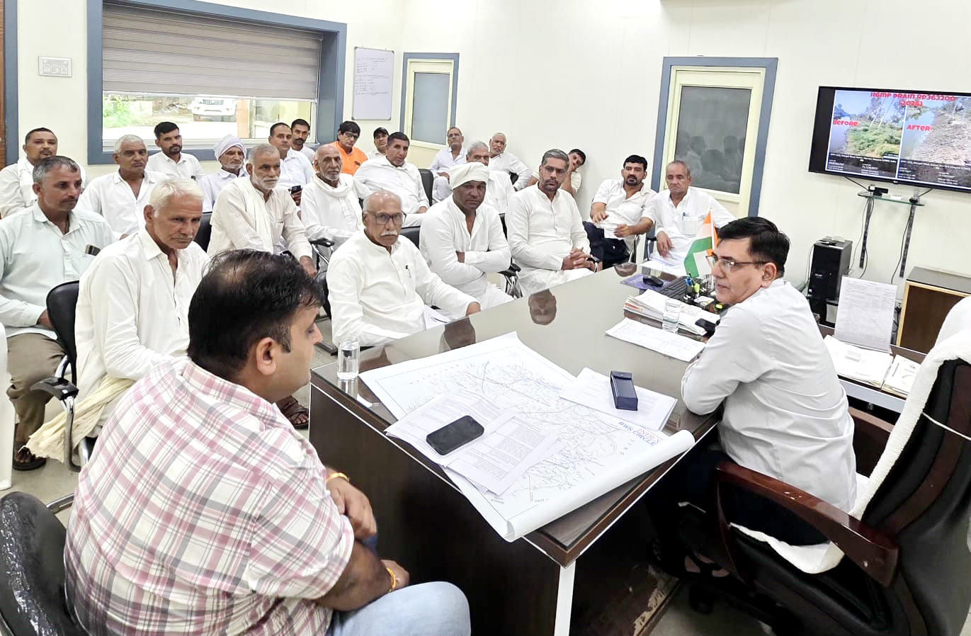 हिसार में हुई बैठक में मौजूद जल संघर्ष समिति के पदाधिकारी एवं अधिकारी। स्रोत : आयोजक