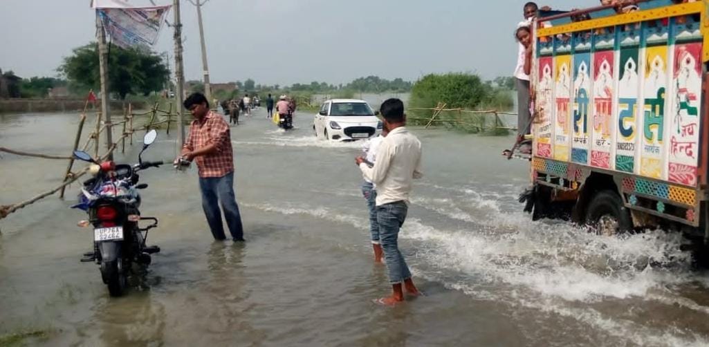 Shamsabad Highway submerged up to 100 meters due to the swelling of the Ganges
