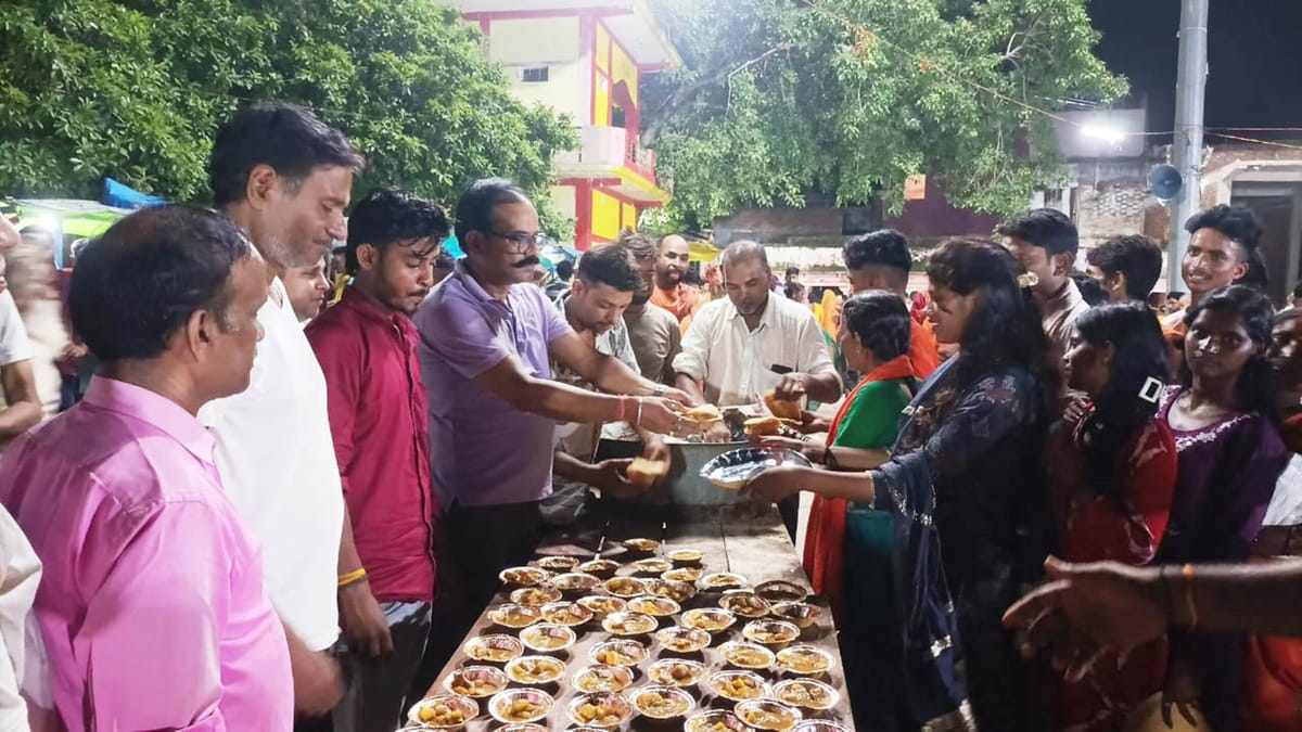 घाट से लेकर शिवमंदिरों में रही श्रद्धालुओं की भीड़, गूंजा ओम नम: शिवाय का मंत्र