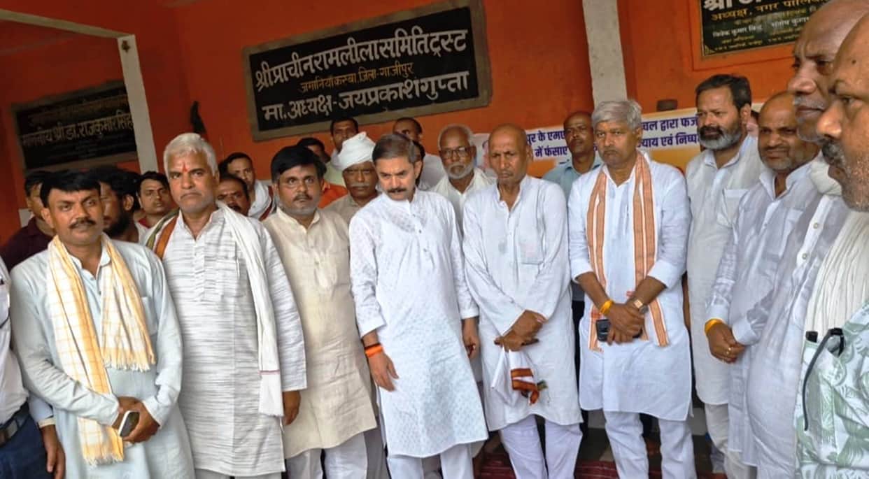 The Chairman called off the sit-in after three days, following an assurance.