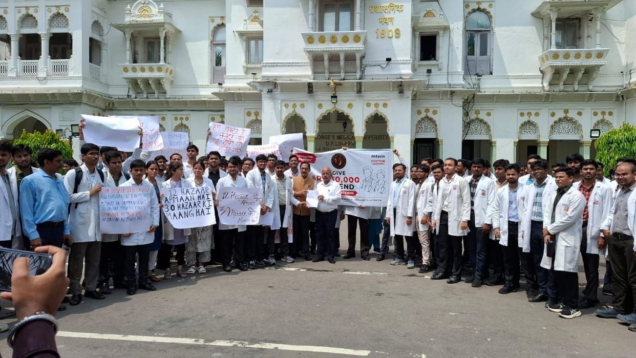 KGMU interns demand a hike in stipend to 30,000 rupees