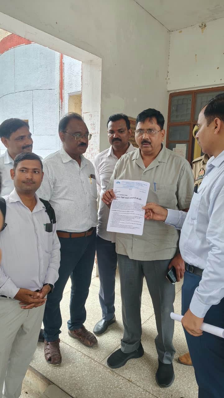 Demand to repeal the four new labour codes; medical representatives submit memorandum.