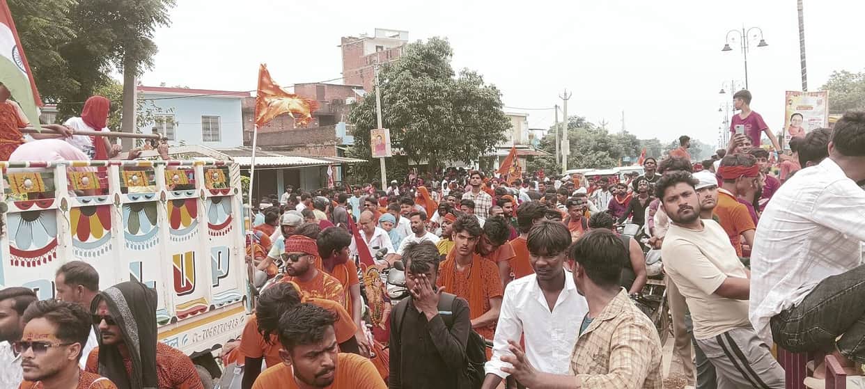 Devotees performed Jalabhishek in Shiva temples