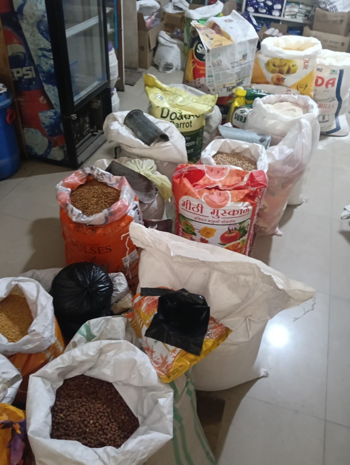 किराना दुकान पर खाद्य सामग्री संवाद
