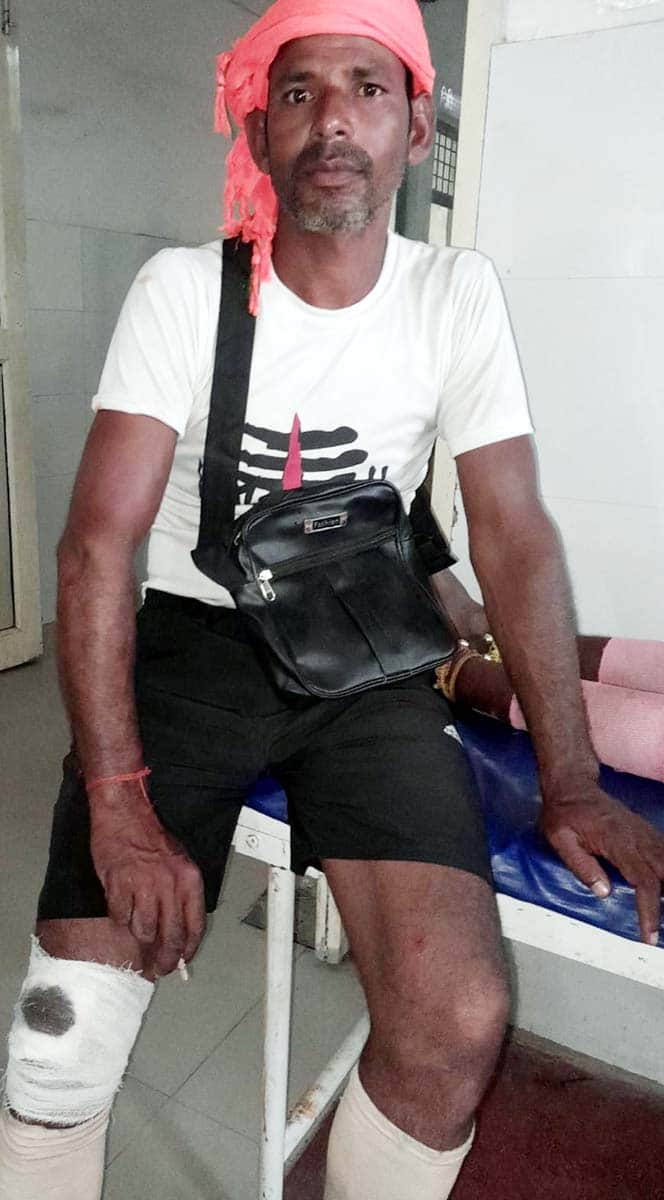 Three e-rickshaw drivers injured in bus collision; one succumbs to injuries.