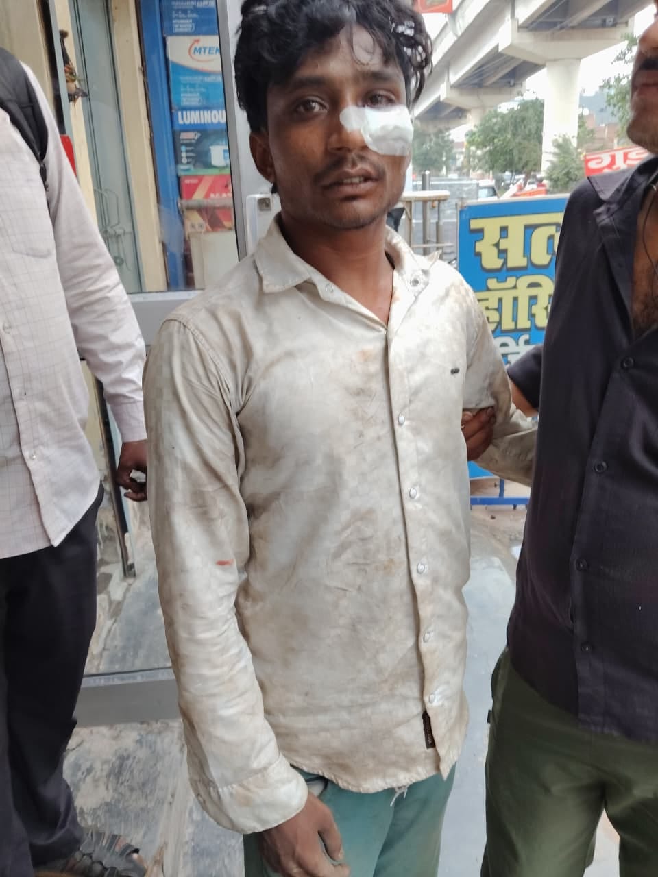 लोनी । घायल अखिलेश