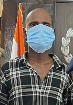महिला के गले से झपट्टा मारकर लाकेट छीनने वाला गिरफ्तार अभियुक्त।