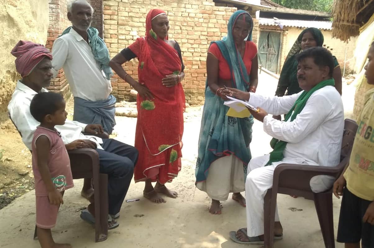 औद्योगिक गलियारे के लिए पूर्वांचल एक्सप्रेस-वे के किनारे गोखवल गांव में प्रस्तावित भूमि अधिग्रह