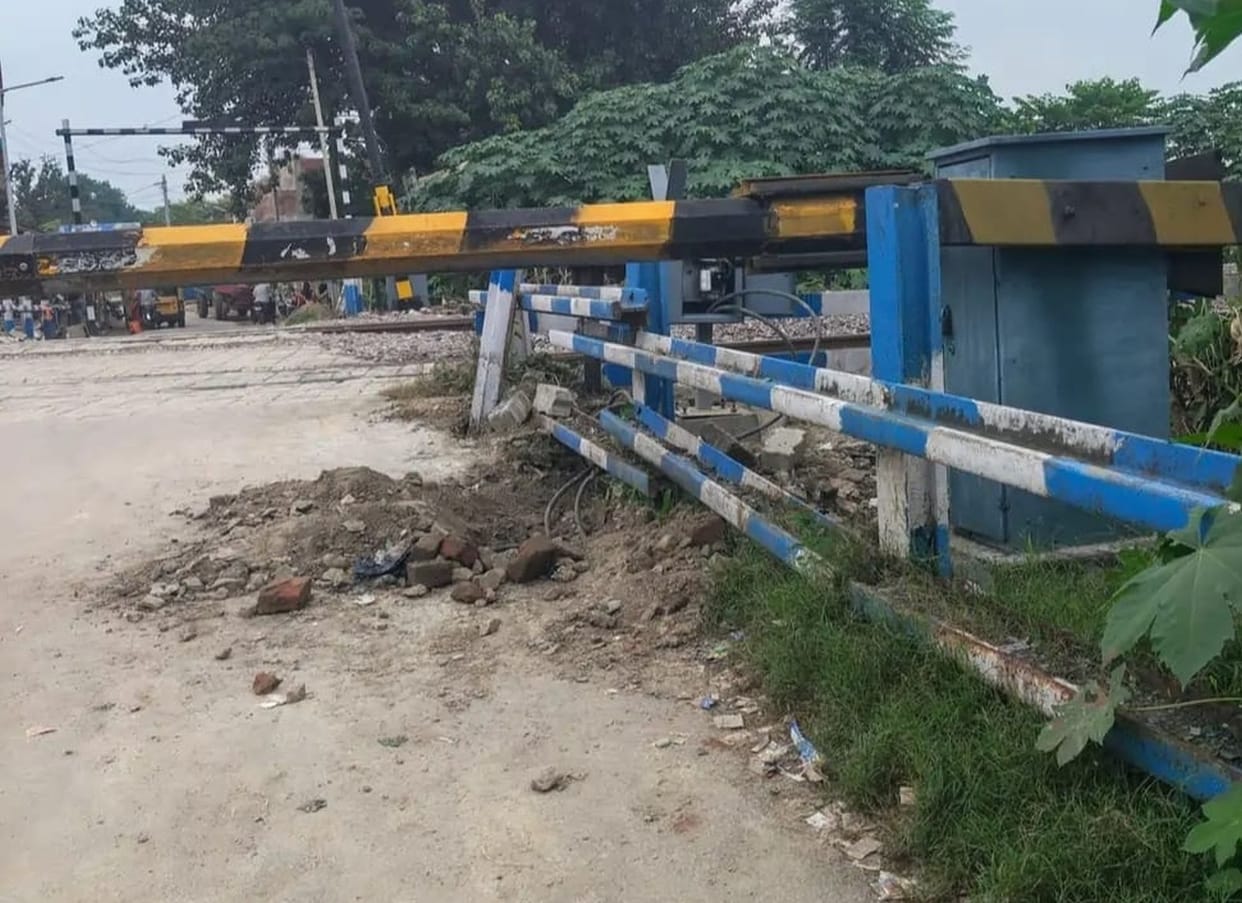 Badla Gate: Train arrival alerts now via signal