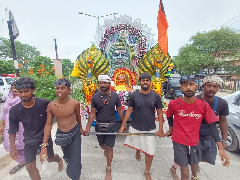 पैदल कांवड़ यात्रा लेकर अंबाला पहुंंचे तोपखाना के कावडिए। संवाद