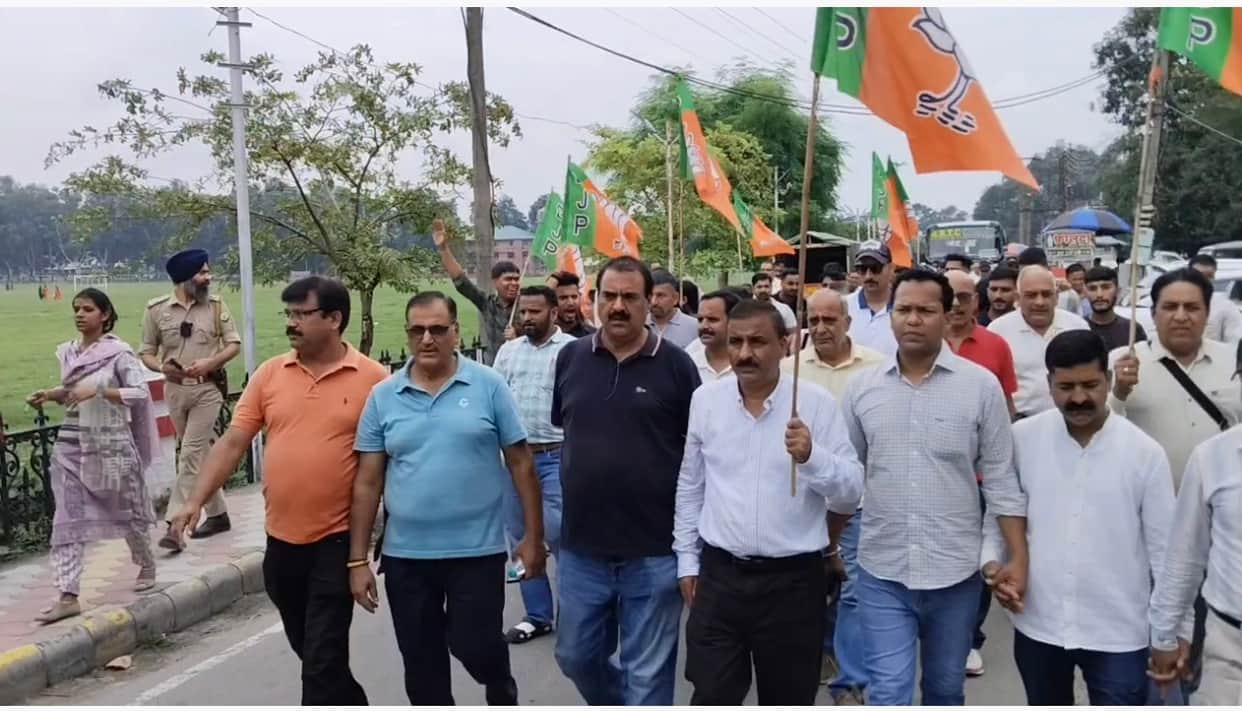 BJP protests against the FIR lodged against Rajendra Rana.